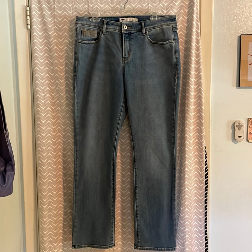 Levi’s Perfectly Shaping 512 -Straight Leg Jeans
